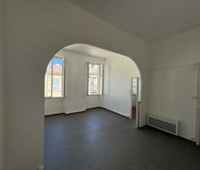 Appartement 1 pièces 35m2 MARSEILLE 1ER 435 euros - Photo 2