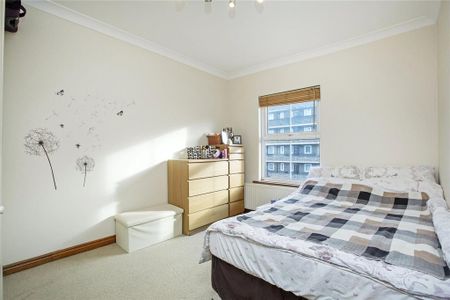 2 bedroom end of terrace house to rent - Photo 3