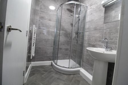 63 Market Street, Church Gresley, Swadlincote, Derbyshire DE11 9PR - Photo 5