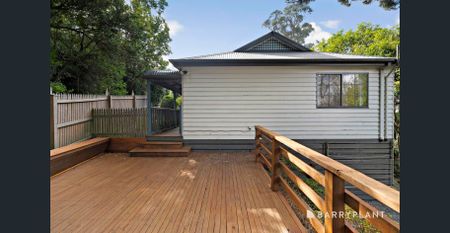 LIFESTYLE AND CONVENIENCE IN A SOUGHT-AFTER LOCATION - Photo 5