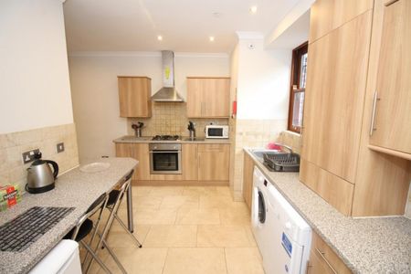 5 bedroom Student Terraced House to rent in Swinburn Place, Newcastle upon Tyne, Tyne and Wear, Ne4 - Photo 2