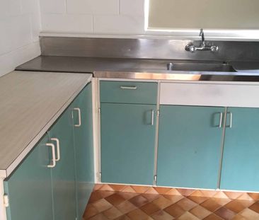 Low-maintenance living with everyday convenience - Photo 1