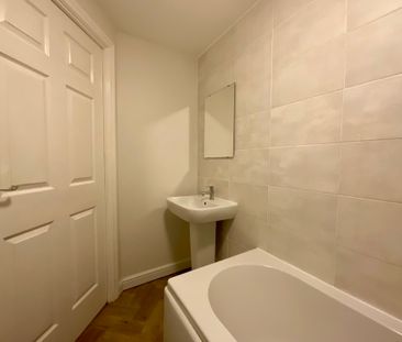 2 bedroom Flat to let - Photo 6