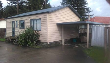 Charming 2BR Home with Great Amenities! - Photo 5