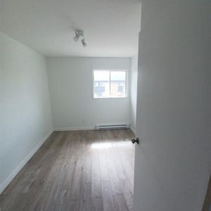 41/2 ou 5 1/2 Québec**Charlesbourg**Ascenseur**Béton**Frais peint**Non fumeur de toute substance**libre à partir de décembre, 1225$ et 1350$ - Photo 2