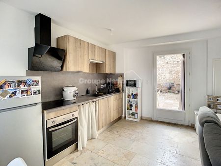 NOVES centre du village, T3 avec cour et place de parking, - Photo 3