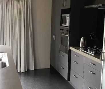 Lovely 3 bedroom home in Richmond Heights - Photo 2