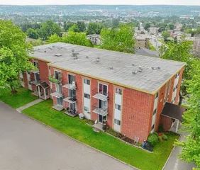 1 room apartment of 66m² in Sherbrooke - Photo 1