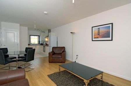 2 bedroom flat to rent - Photo 2