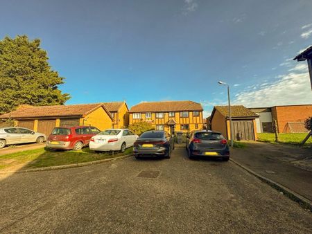 3 bedroom end of terrace house to rent - Photo 2