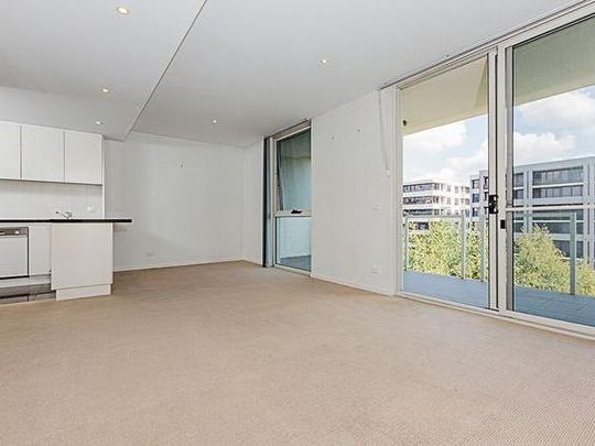 One Bedroom in Landmark! - Photo 1