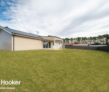 Comfort & Space – Moments from Bargo Station - Photo 3