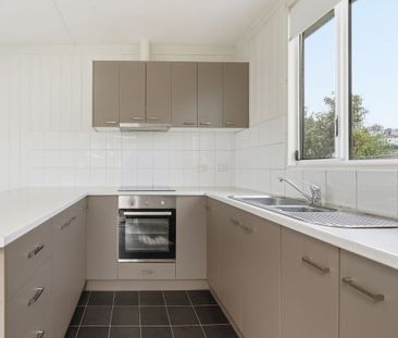 Three Bedroom Family Home - Photo 3