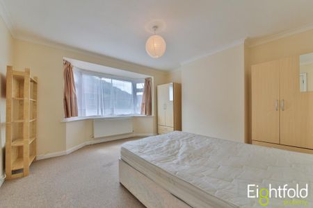 4 bedroom terraced house to rent - Photo 5