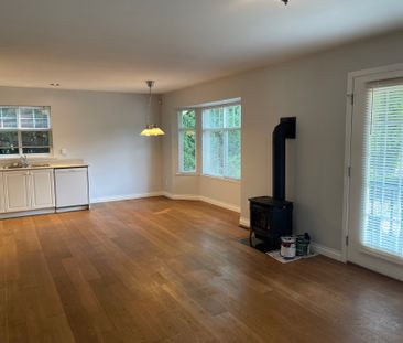 Bright and Spacious 2 Bedrooms - Ground Level Suite - Photo 4