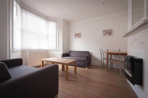 4 bedroom terraced house to rent - Photo 1