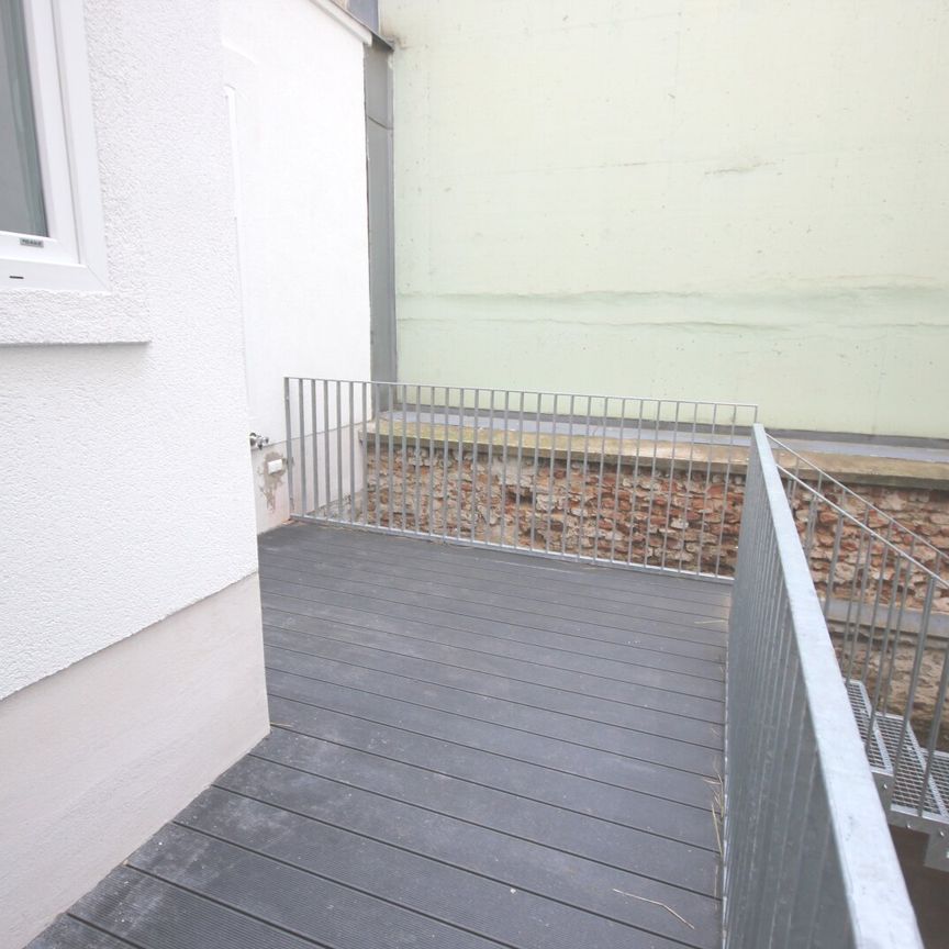 ruhige, neu sanierte 4-Zimmer-Wohnung mit Terrasse, mitten in der Fußgängerzone - Photo 1