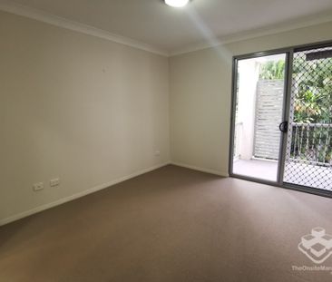 Spacious Apartment in a Peaceful Leafy Setting – Prime Ashgrove Loc... - Photo 2