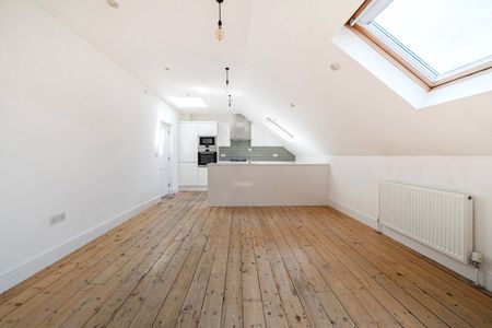2 bedroom FlatApartment to rent in Montpelier Avenue, Ealing - Photo 4