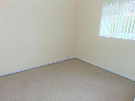 2 bedroom ground floor flat to rent - Photo 3