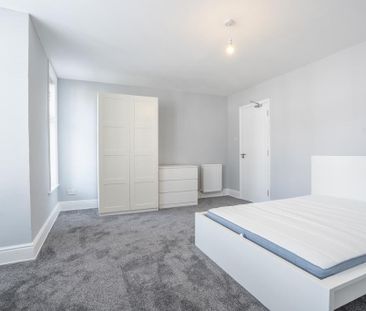 5 bedroom terraced house to rent - Photo 4