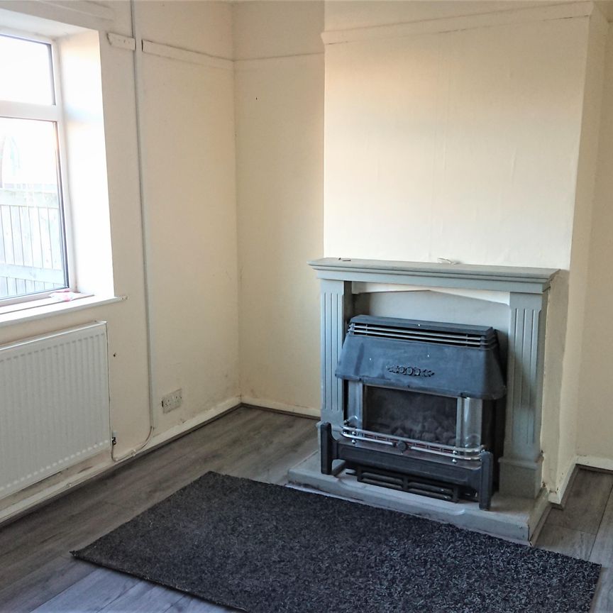 Maplewood Avenue, Deeside, Garden City - Photo 1