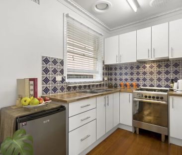 CHARMING 1 BEDROOM VILLA UNIT IN PRIME PARKDALE LOCALE! - Photo 6