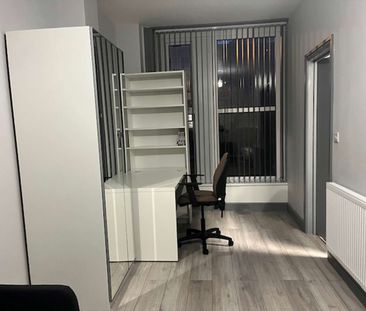 LARGE DOUBLE ENSUITE BEDROOMS IN PURPOSE BUILT HMO ROOM 1 - Photo 1