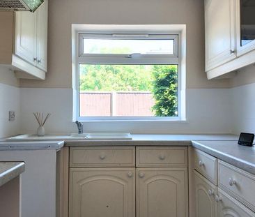 2 bedroom bungalow to rent - Photo 3