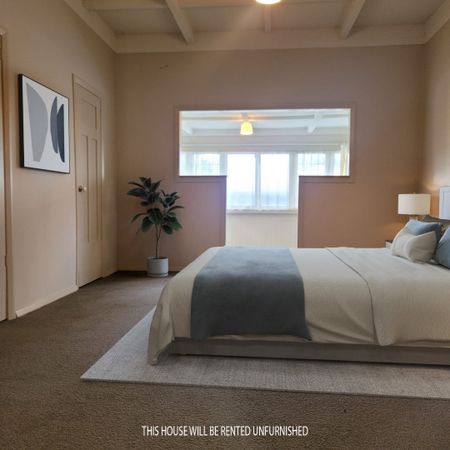 4 bedroom 1.5 bathrooms plus large lounge dining and emormous garage h - Photo 4