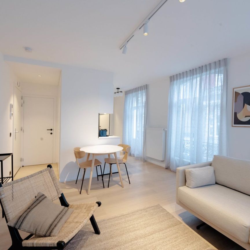 Adolphe Max | E | 4.2 - Photo 1