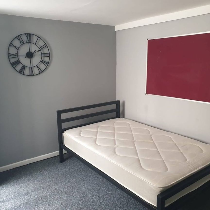 Room in a Shared House, Erleigh Road, RG1 - Photo 1