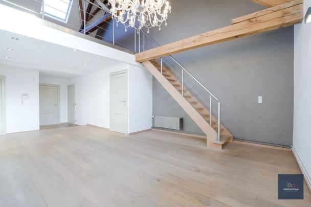 Stijlvolle en ruime duplex in de historische stadskern - Photo 1