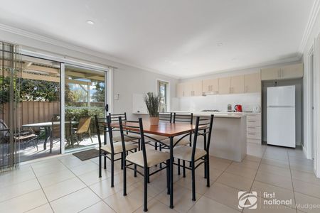 3 BEDROOM 2 BATHROOM FULLY FURNISHED HOME - Photo 2