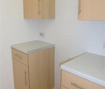 1 bedroom retirement property to rent - Photo 5