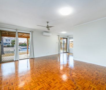 27 Vaggelas Crescent, Biggera Waters - Photo 6
