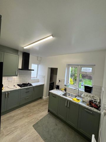 6 bedroom semi-detached house to rent - Photo 2