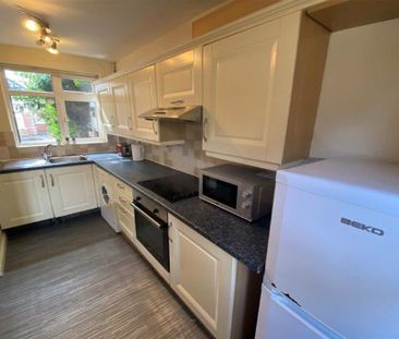 1 bedroom in a house share to rent - Photo 3