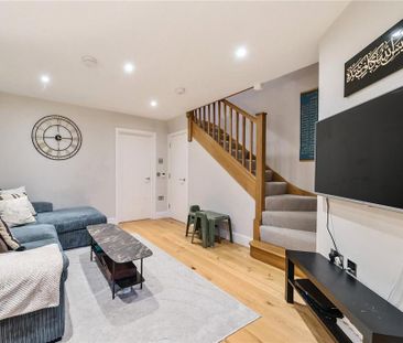 3 bedroom end of terrace house to rent - Photo 2