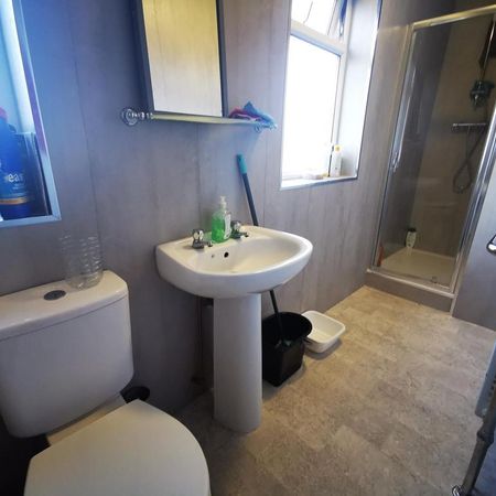 3 bedroom flat to rent - Photo 3