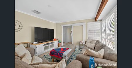 Single level family home. - Photo 3