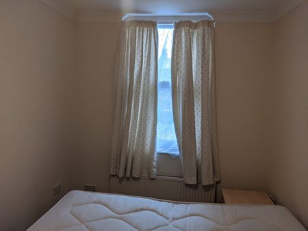 2 Bed Flat, Grosvenor Court, M16 - Photo 2