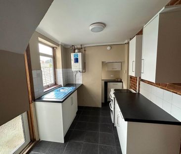 2 bedroom terraced house to rent - Photo 4