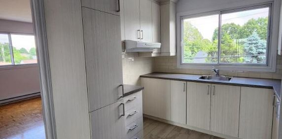 4 1/2 BOUL.CASAVANT O. ST-HYACINTHE - Photo 2