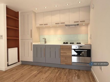 1 bedroom flat to rent - Photo 2