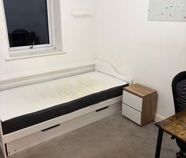 Room in a Shared Flat, Parker St, E16 - Photo 3