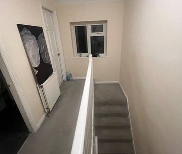 3 Bed Semi-Detached House, Brighton, BN2 - Photo 5