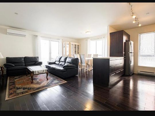 1425 Boul. Le Corbusier - Photo 1