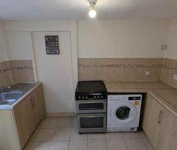 2 bedroom ground floor flat to rent - Photo 2