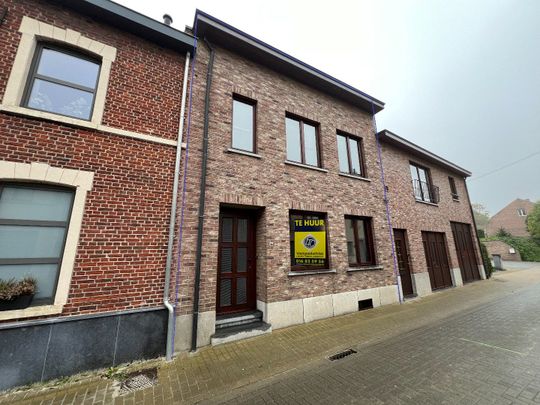 Ruime rijwoning met 3 slpks, terras en tuin in het gezellige Hoegaarden - Foto 1